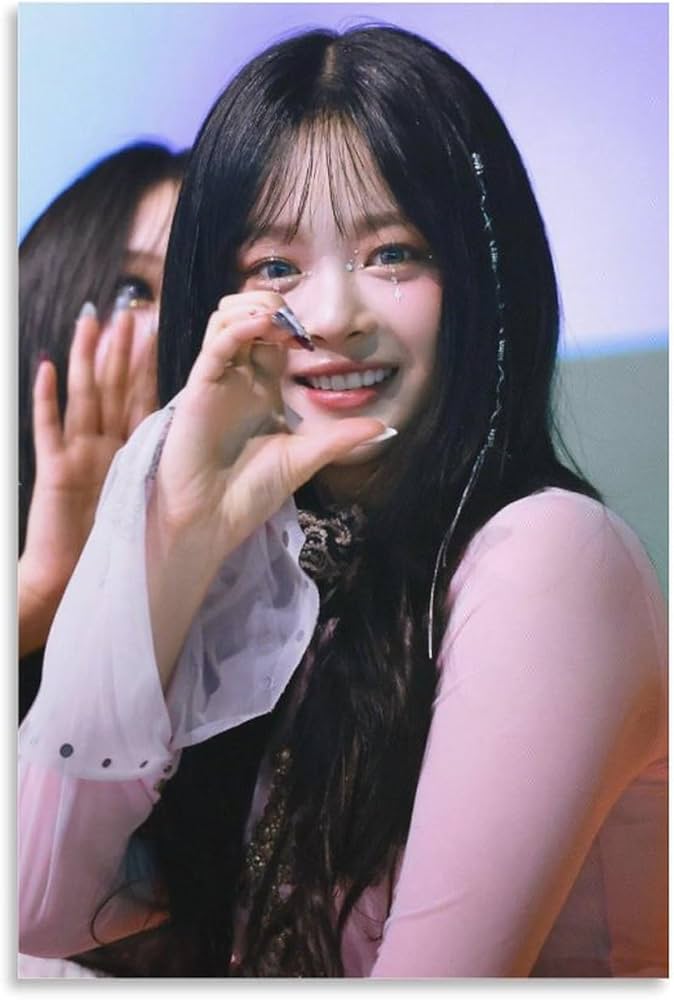 Amazon.co.jp: NewJeans ニュージーンズ HANNI ハニ OFFICIAL